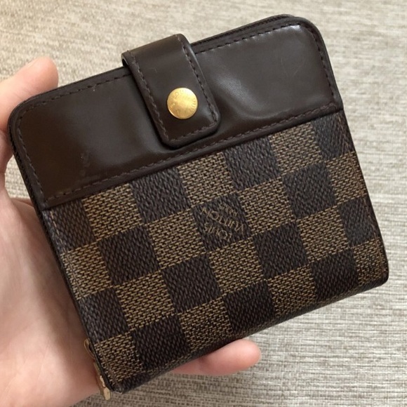 Louis Vuitton Other - 🌷Authentic Louis Vuitton Damier compact wallet🌸